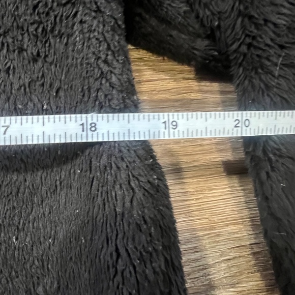 The North Face Women's Osito Fleece jacket, Black, Size Medium, Soft, Warm - Picture 5 of 10